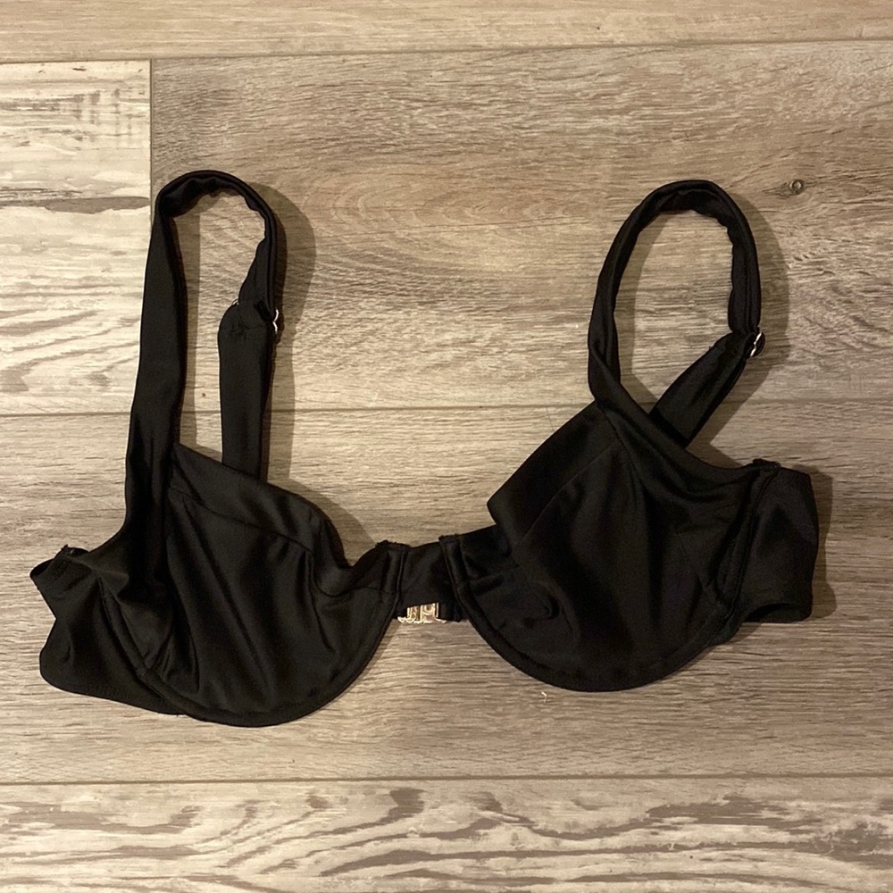 Black XL bikini top with metal clasp and hardware, adjustable straps, EUC
